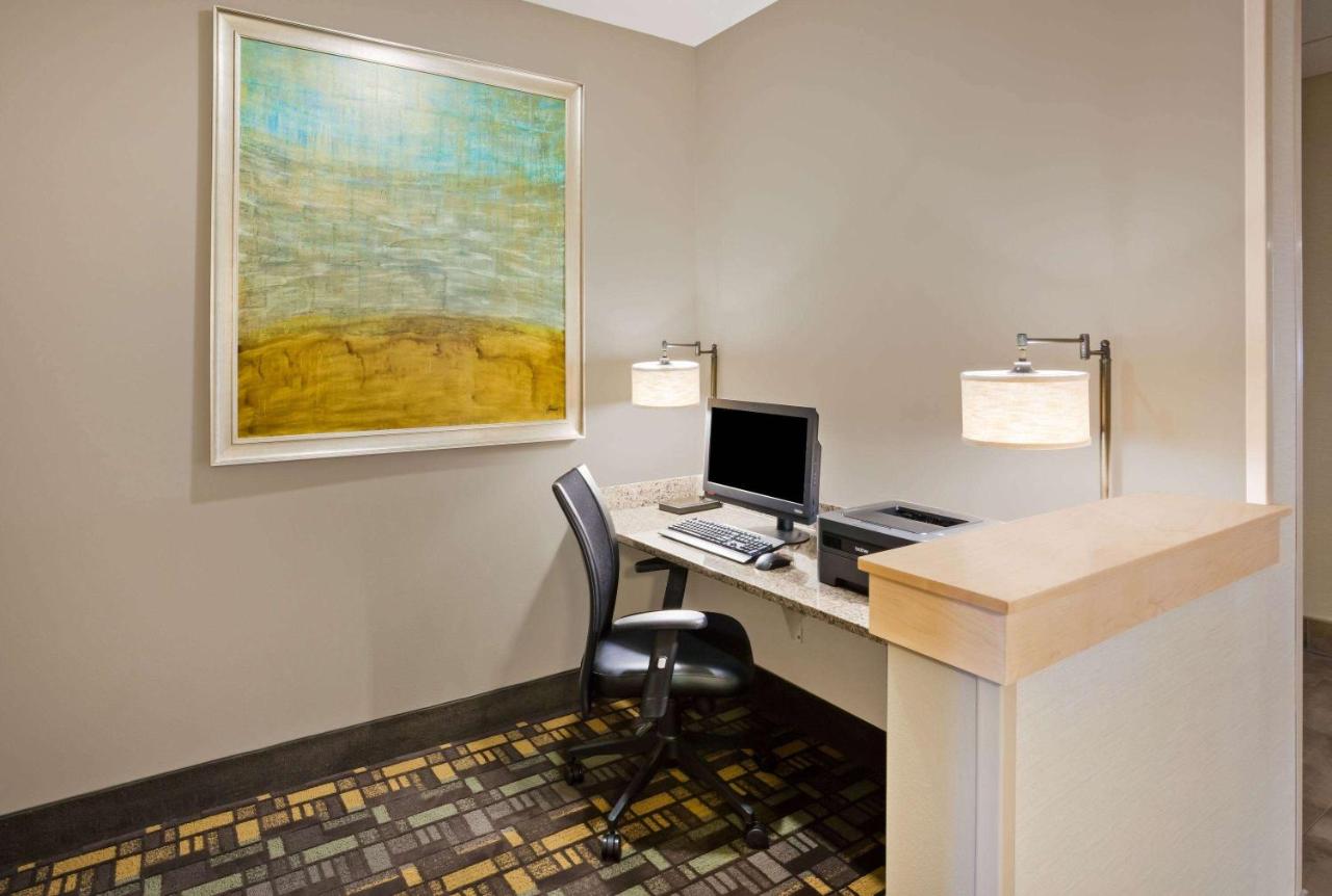 | AmericInn by Wyndham DeWitt