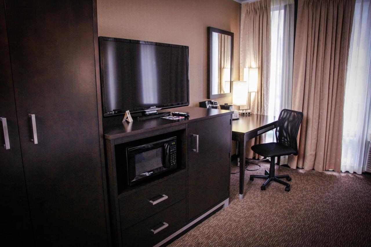 | The Landmark Hotel