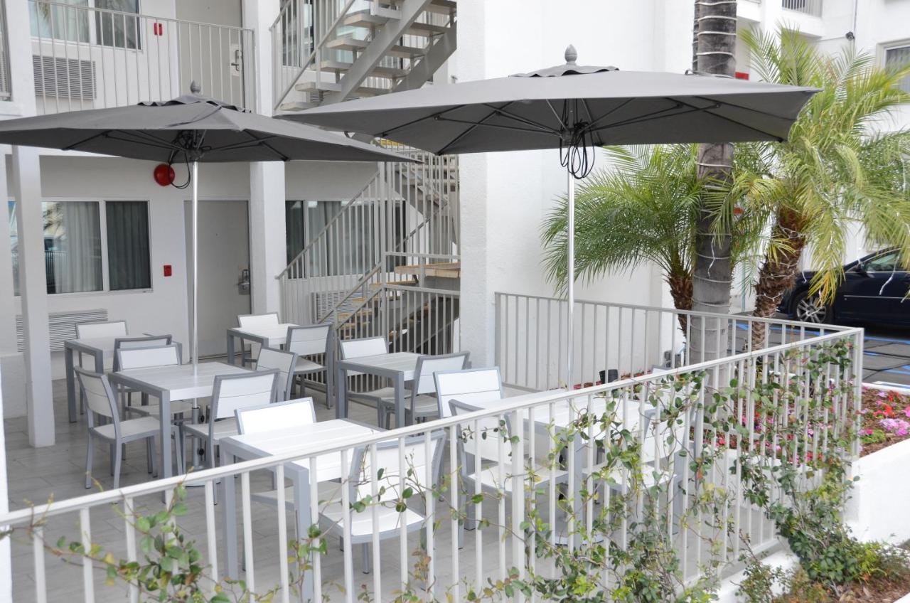 | Pasadena Rose & Crown Hotel