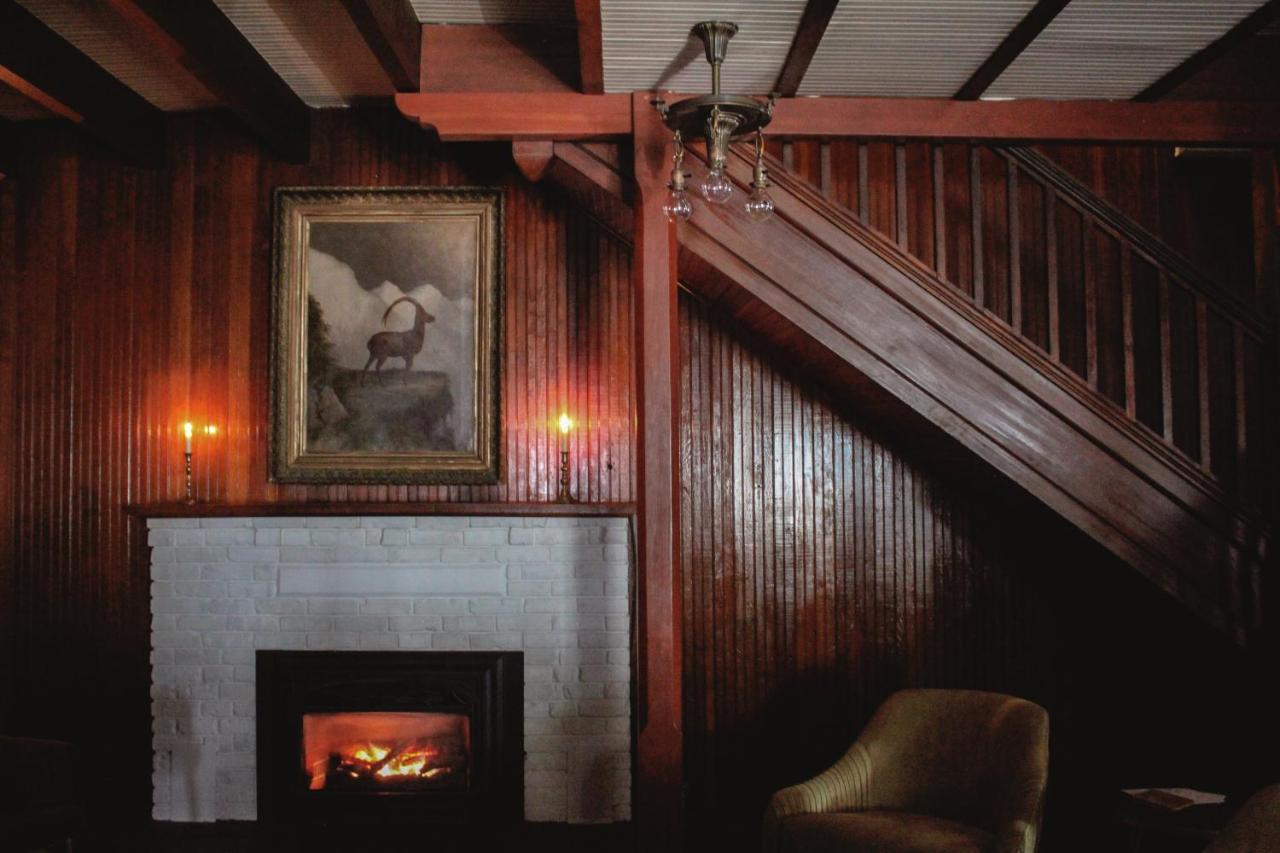 | Shelburne Hotel