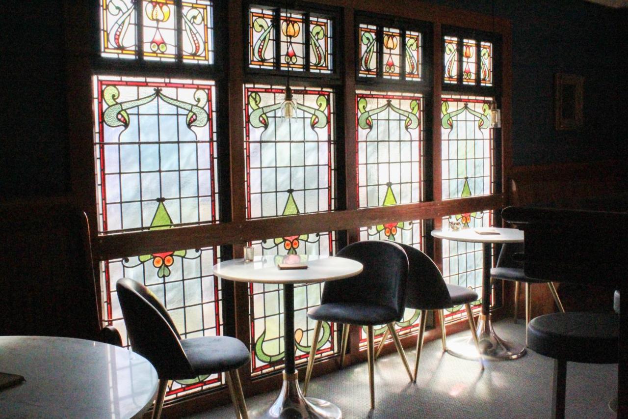 | Shelburne Hotel