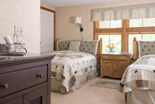 | Inn at Ellis River
