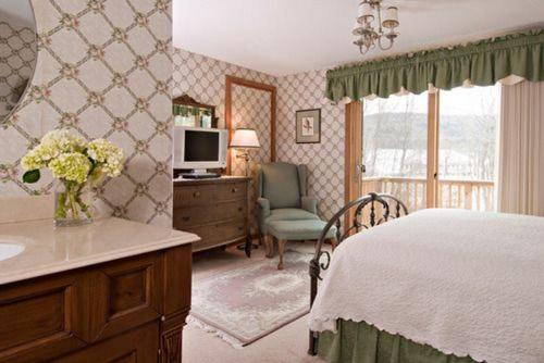 | Inn at Ellis River