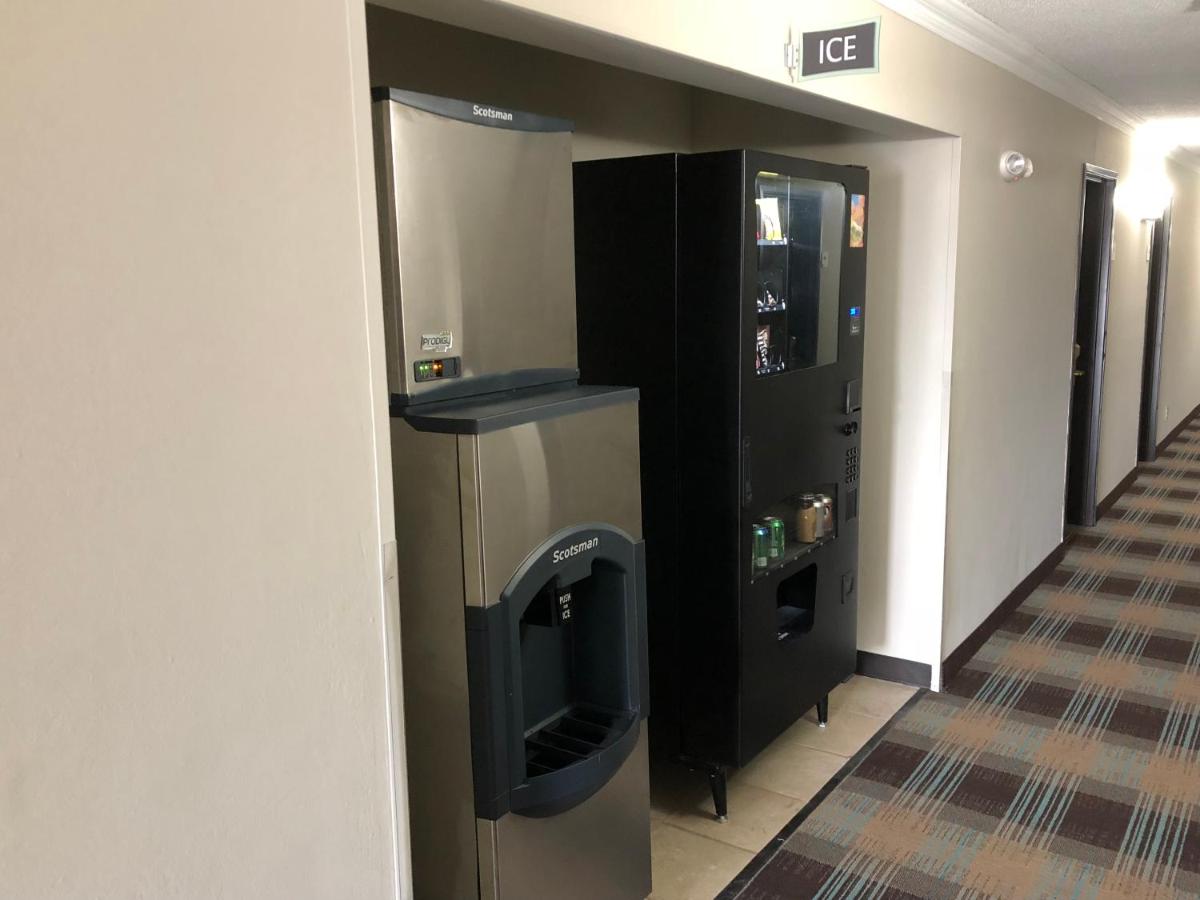 | Countryside Inn & Suites CB I80/I29.