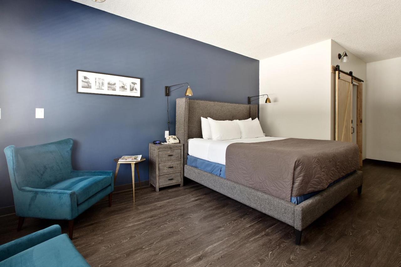 Standard King Room at Sideways Inn