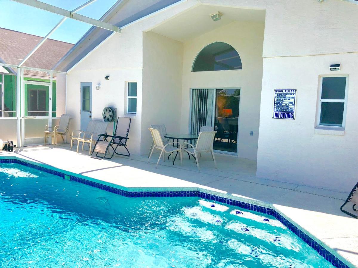 | Fabulous 4 Bedrooms Villa 3 Bath with Private Pool 15 Min to Disney