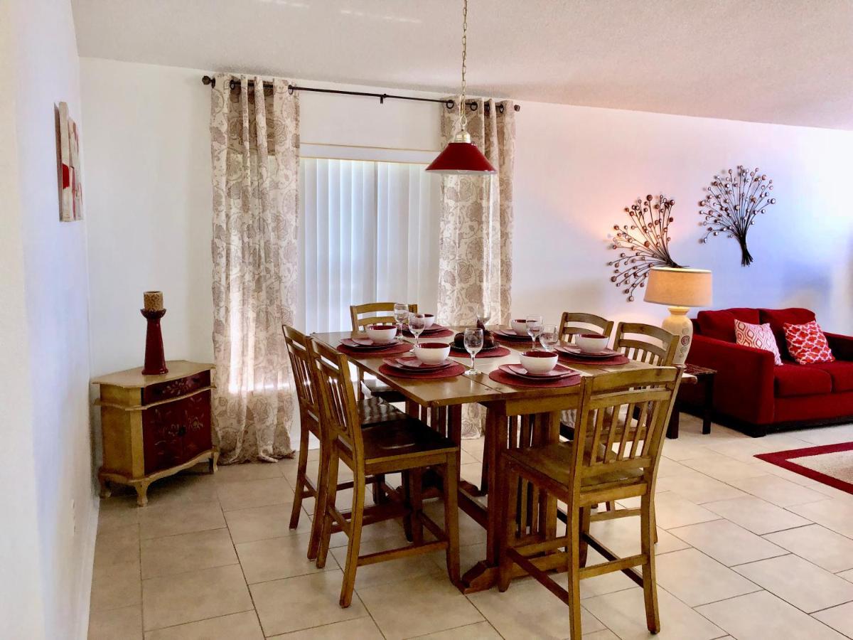 | Fabulous 4 Bedrooms Villa 3 Bath with Private Pool 15 Min to Disney