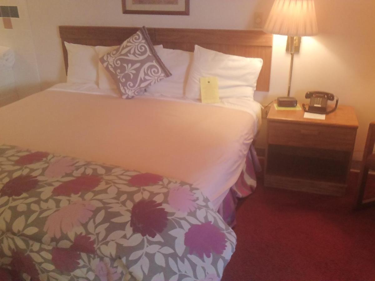 | Ozark Valley Inn