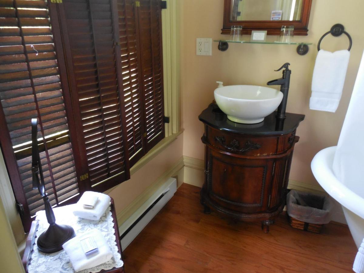 | Proctor Mansion Inn