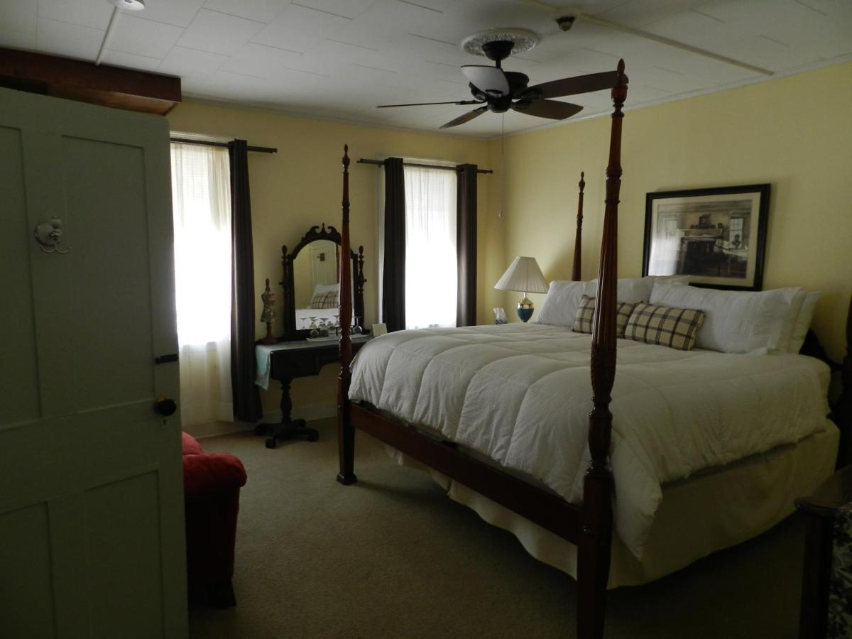 | Waybury Inn