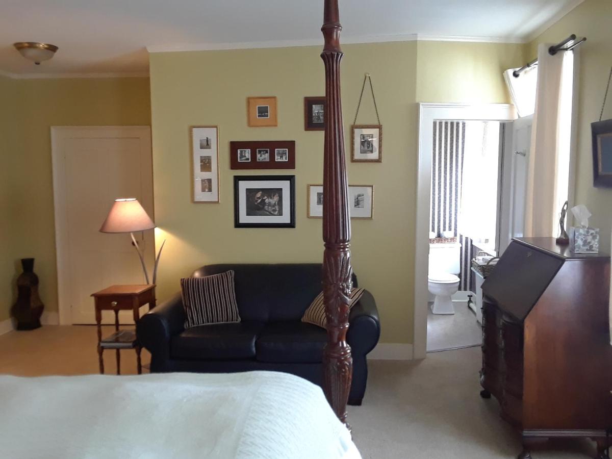 | Waybury Inn