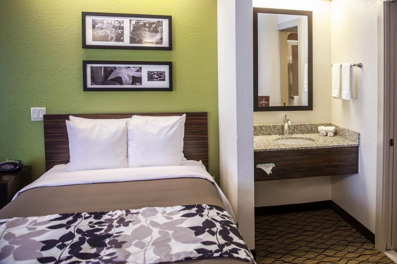 Standard Double Room at Sleep Inn Rockville