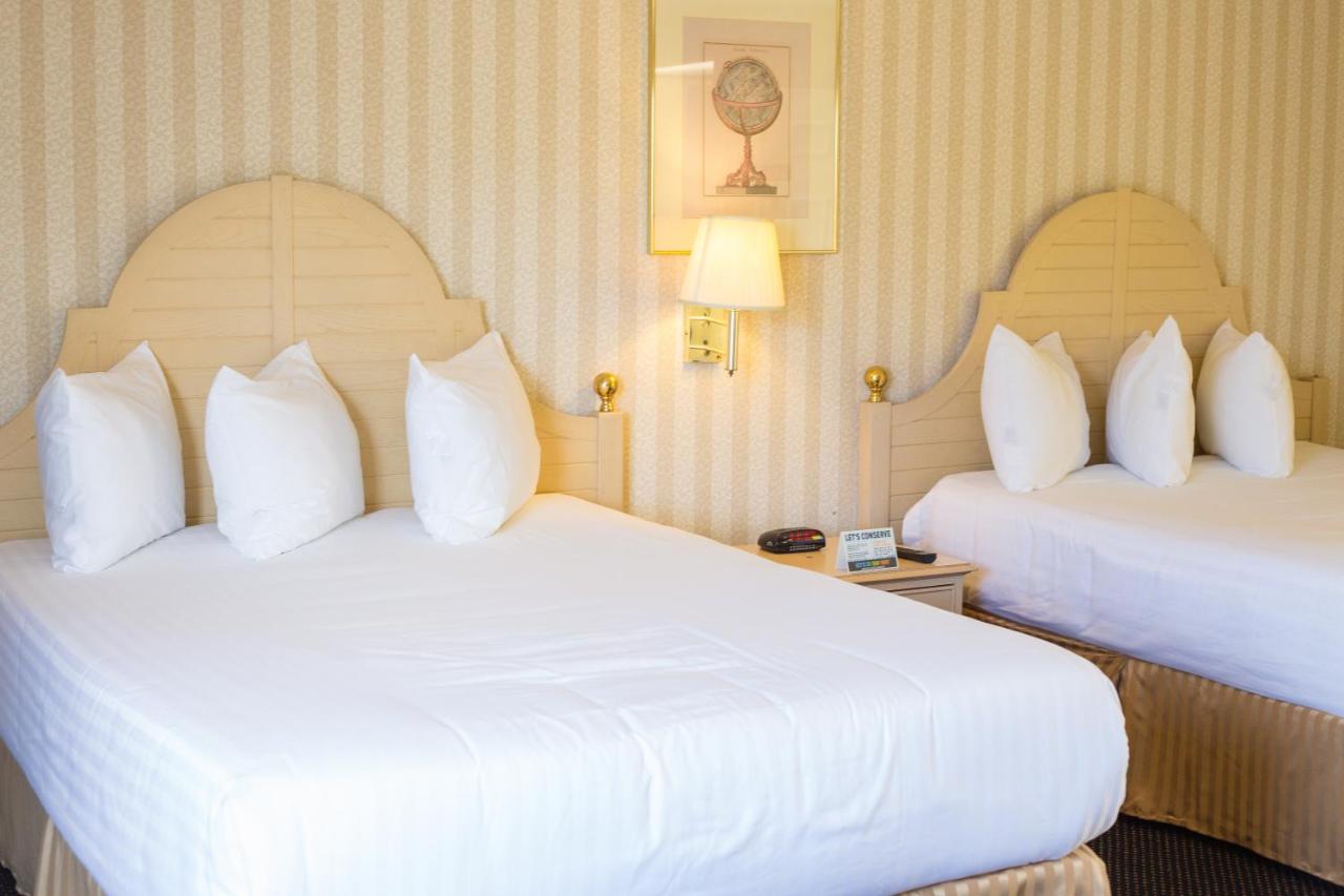 One-Bedroom Suite - Non-Smoking at Anaheim Carriage Inn
