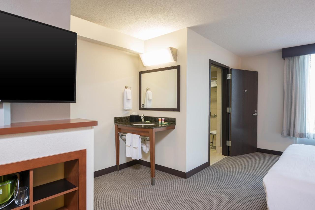 King Room with Bath Tub - Disability Access at Hyatt Place Lexington