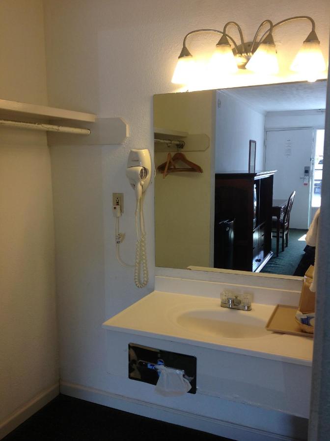 | Houston Inn and Suites