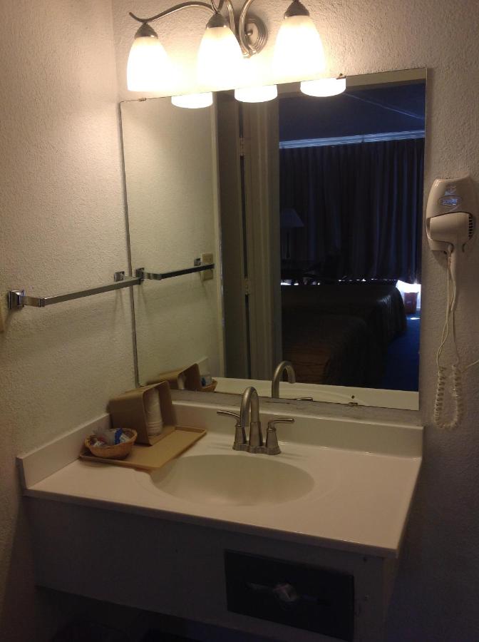 | Houston Inn and Suites