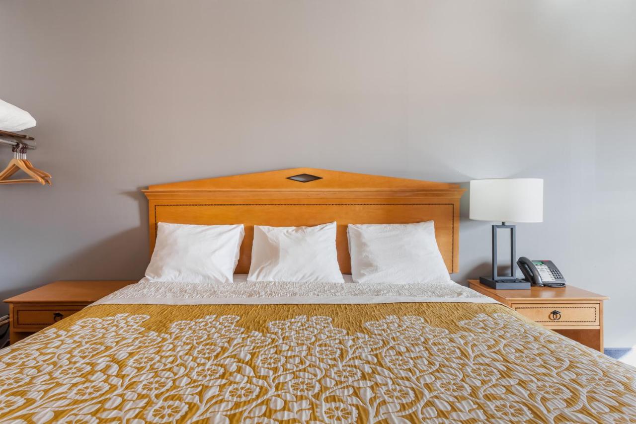 King Room - Non-Smoking at Days Inn & Suites by Wyndham Lancaster Amish Country