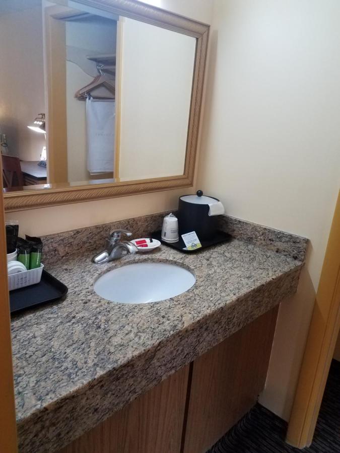 King Room - Non-Smoking at Days Inn by Wyndham Oak Ridge Knoxville