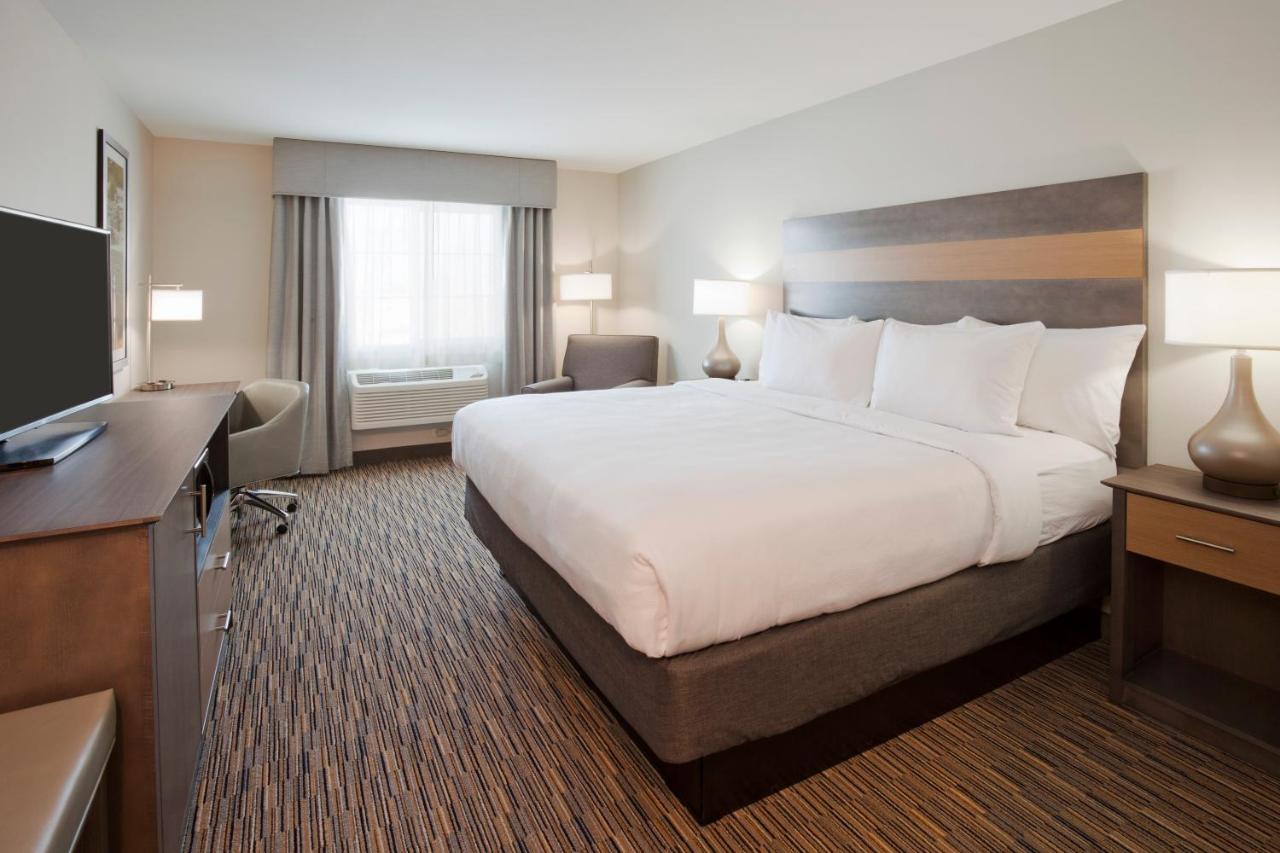 | GrandStay Hotel & Suites