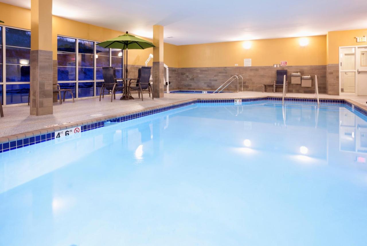 | GrandStay Hotel & Suites