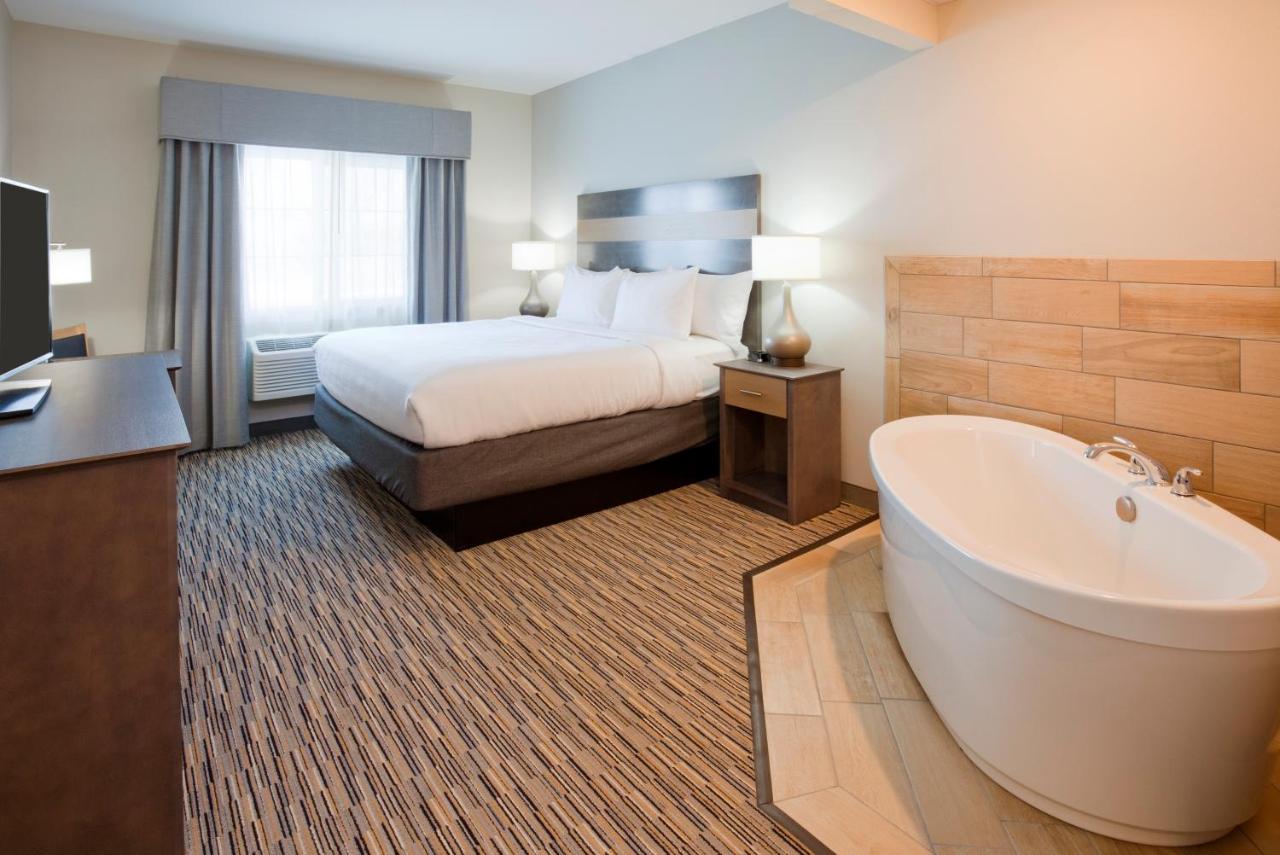 | GrandStay Hotel & Suites