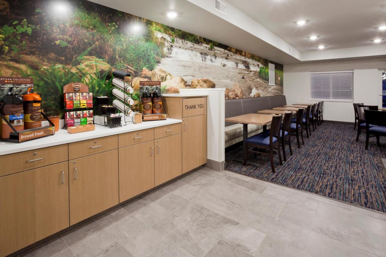 | GrandStay Hotel & Suites