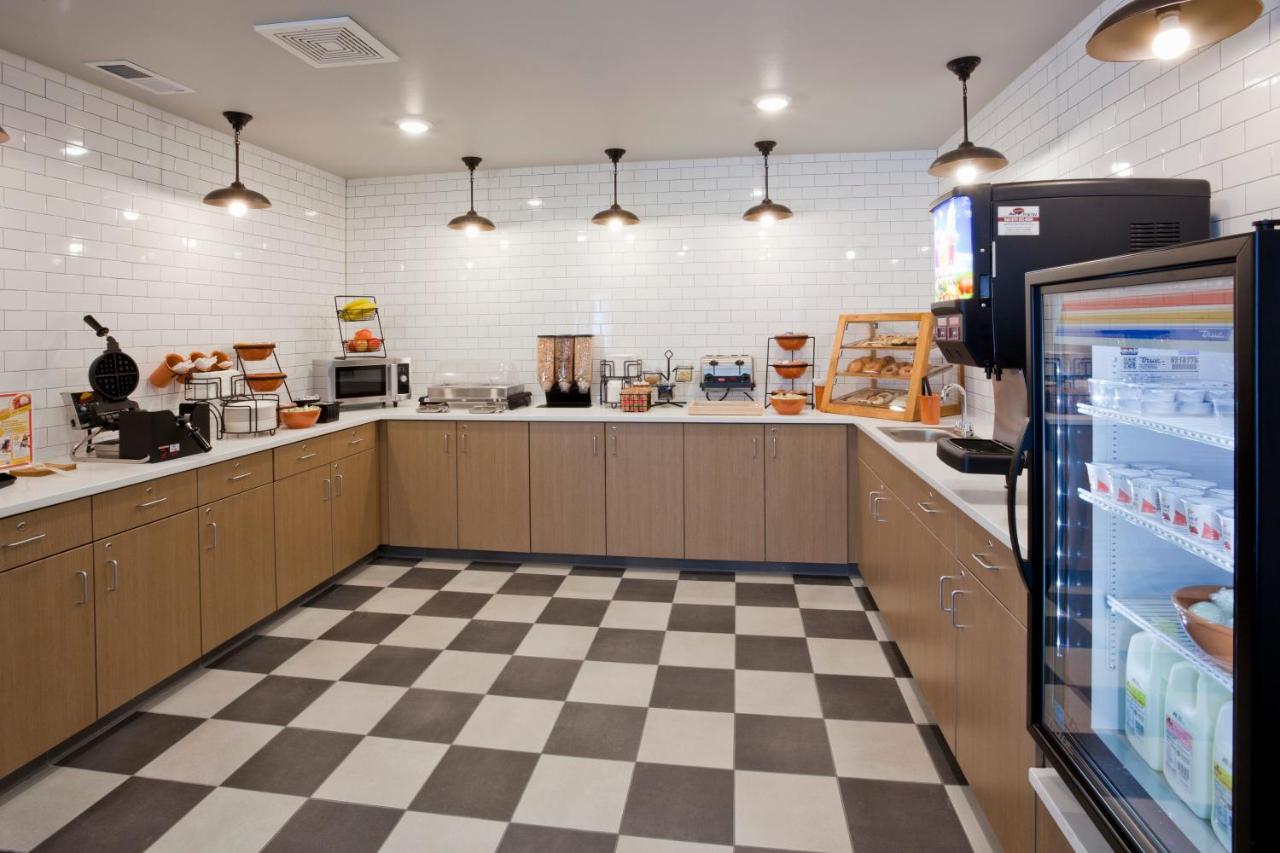 | GrandStay Hotel & Suites