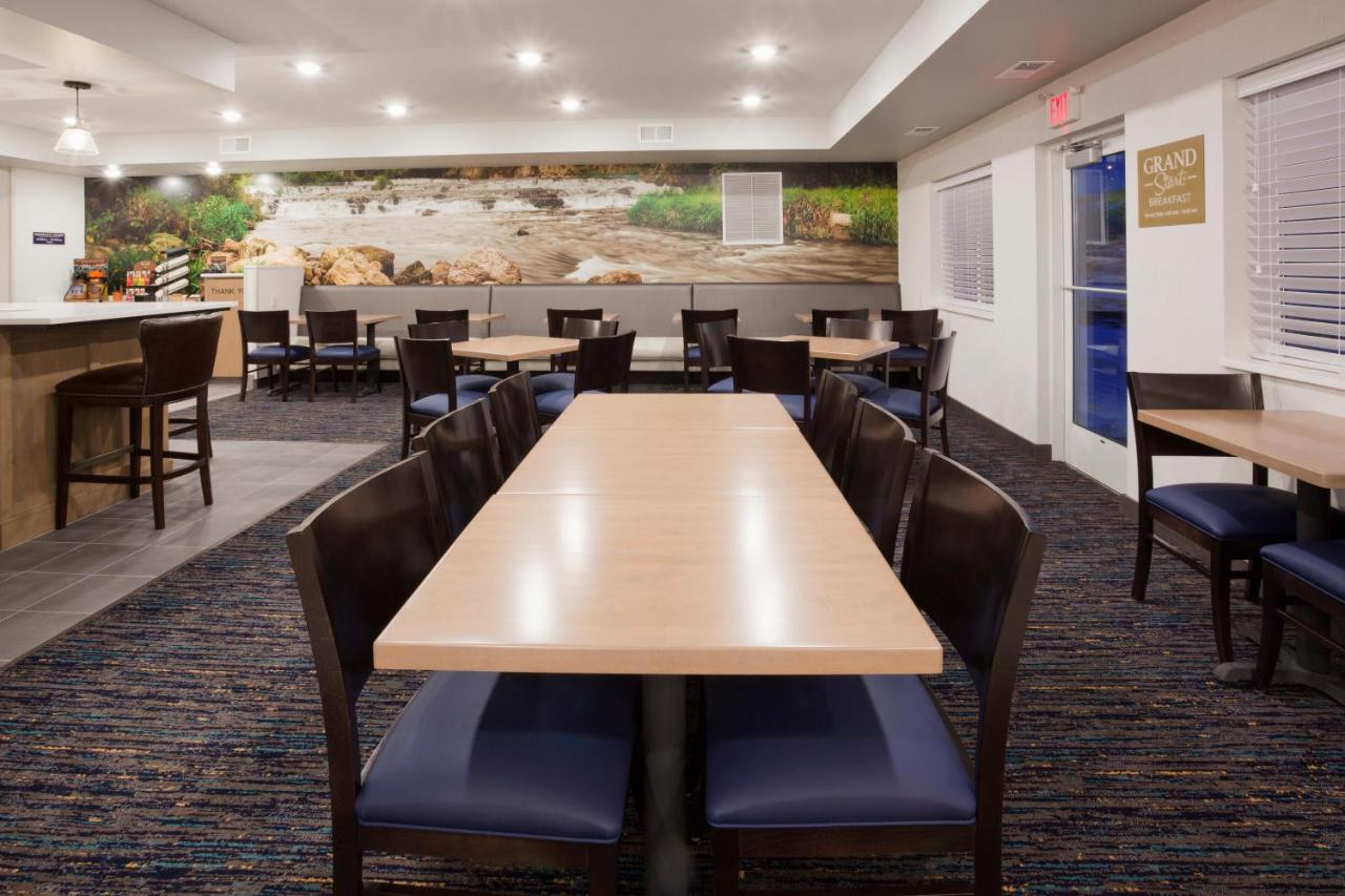 | GrandStay Hotel & Suites
