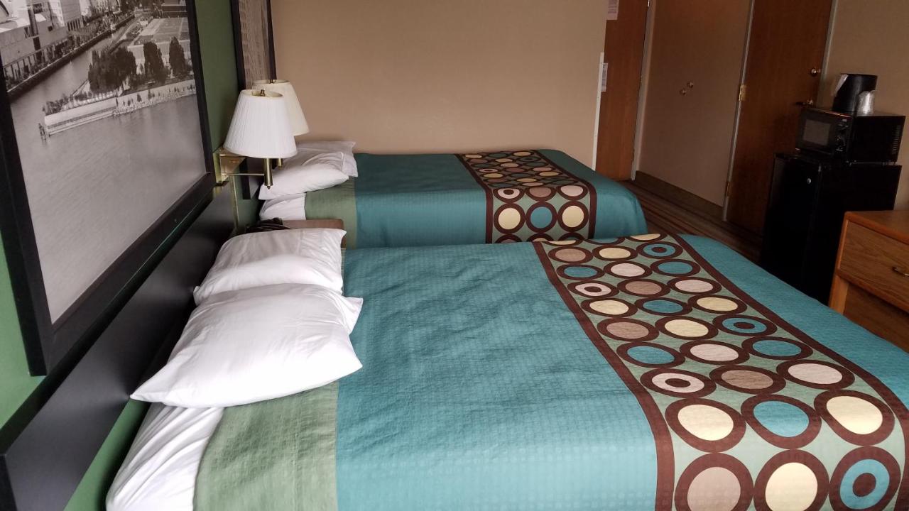 | Super 8 by Wyndham Pontoon Beach IL/St. Louis MO Area