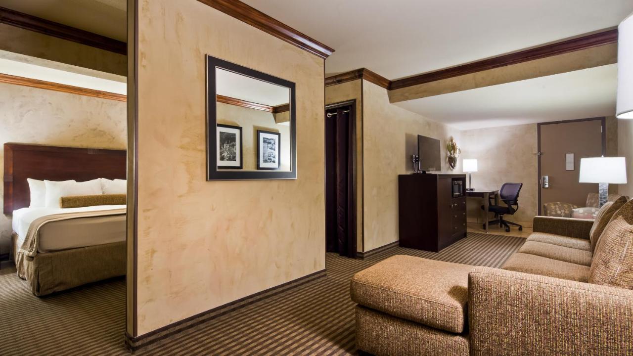 King Suite with Sofa Bed at Best Western Plus Raton Hotel