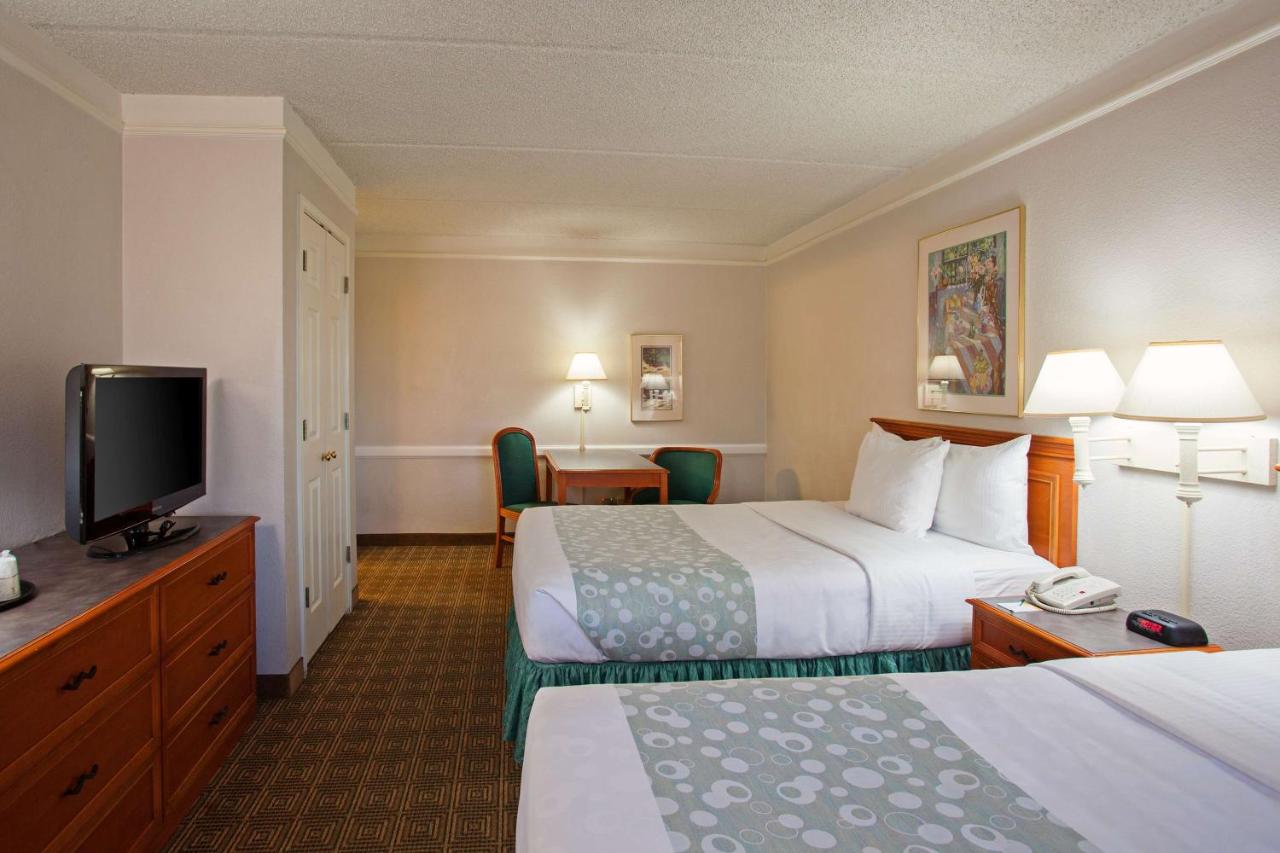 Double Room with Two Double Beds - Smoking at Super 8 by Wyndham San Bernardino
