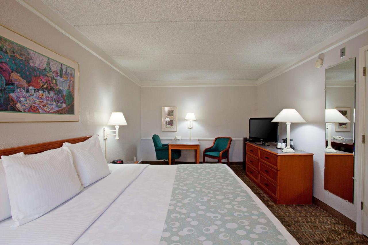 Deluxe King Room - Smoking at Super 8 by Wyndham San Bernardino