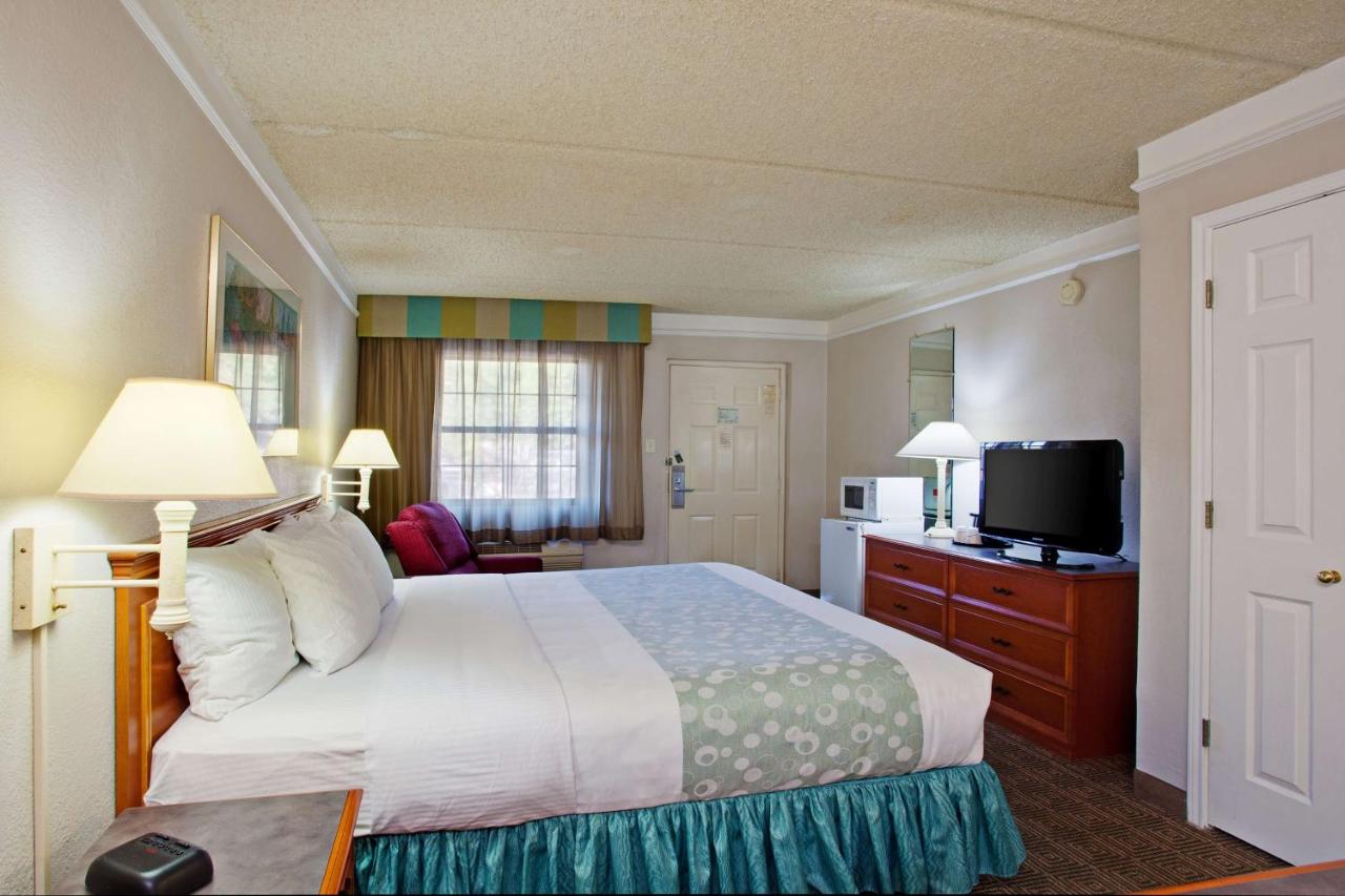 King Room with Mobility/Hearing Access - Non-Smoking at Super 8 by Wyndham San Bernardino