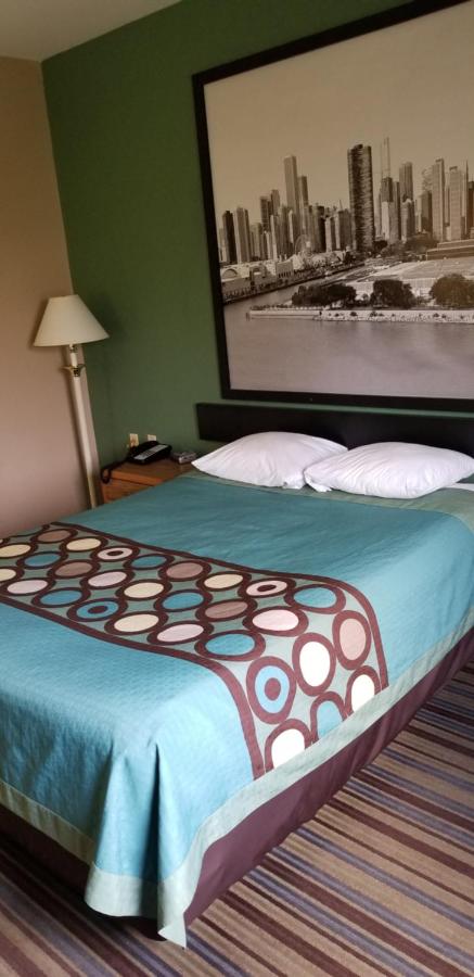 | Super 8 by Wyndham Pontoon Beach IL/St. Louis MO Area