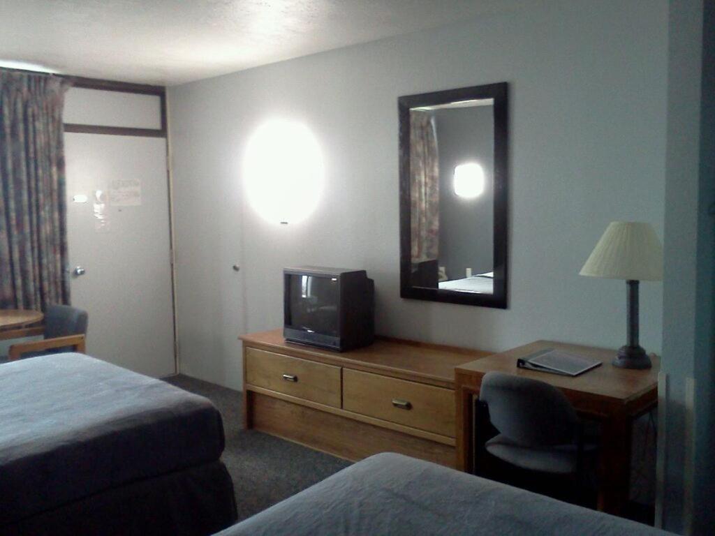 | Quail's Nest Inn & Suites