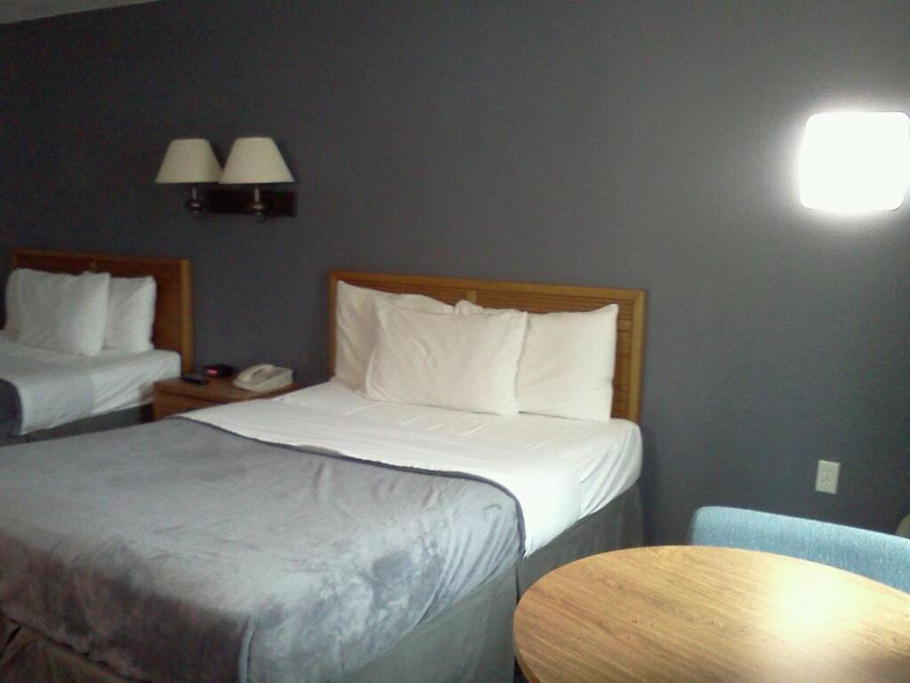 | Quail's Nest Inn & Suites