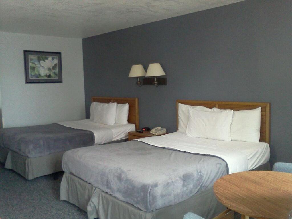 | Quail's Nest Inn & Suites