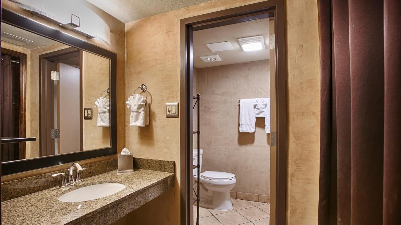 Queen Room with Two Queen Beds - Pet Friendly at Best Western Plus Raton Hotel
