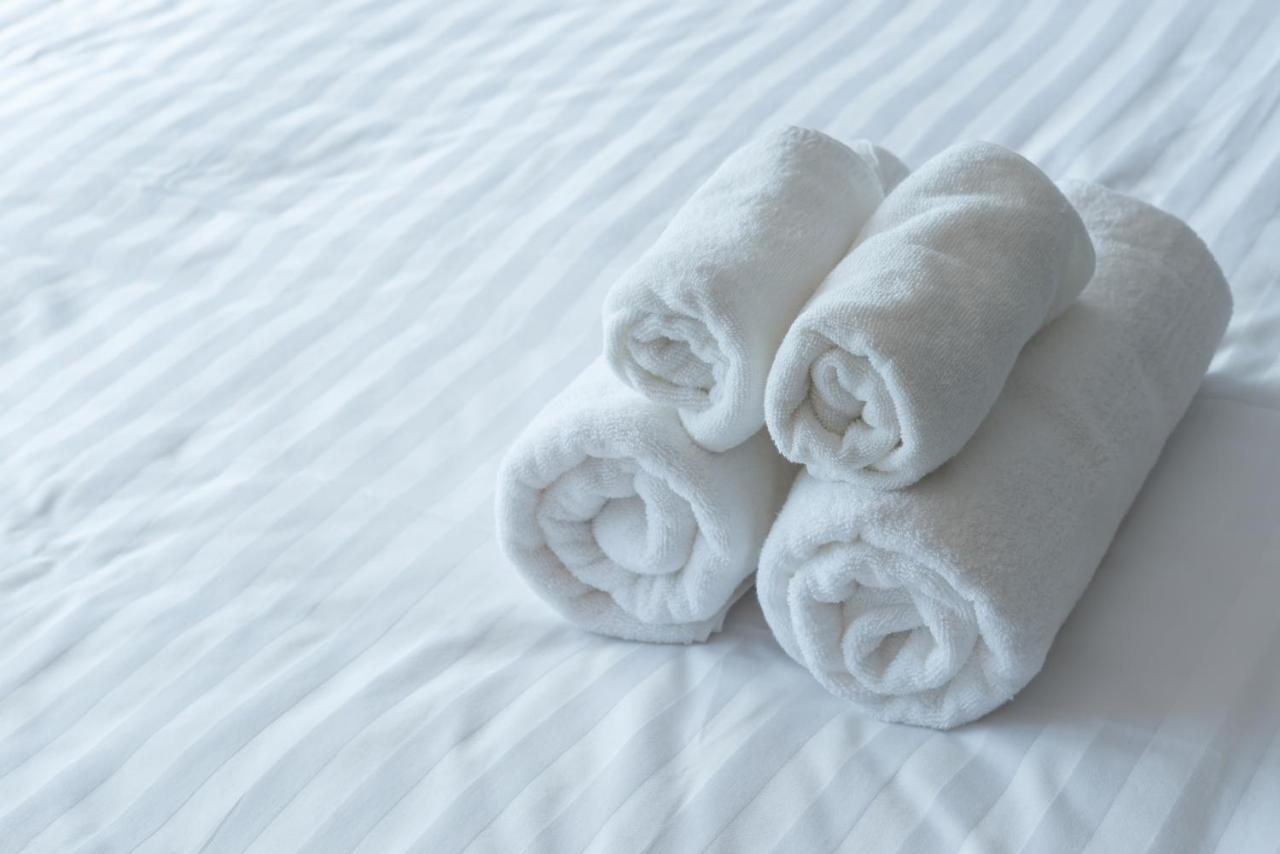| Holiday Inn Express & Suites Corona