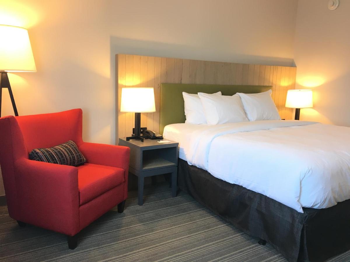 King Room with Accessible Access - Non-Smoking at Country Inn & Suites by Radisson, Ocean City, MD