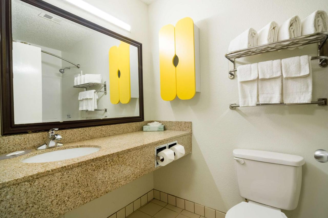 King Room - Disability Access - Non-Smoking at Studio 6 Plano, TX - Dallas - Plano Medical Center
