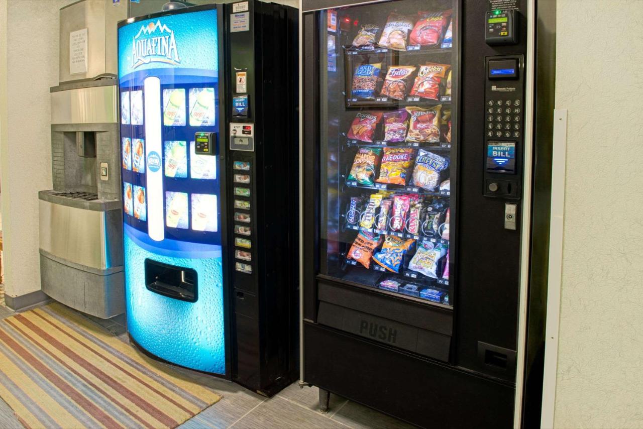 | Super 8 by Wyndham Pontoon Beach IL/St. Louis MO Area