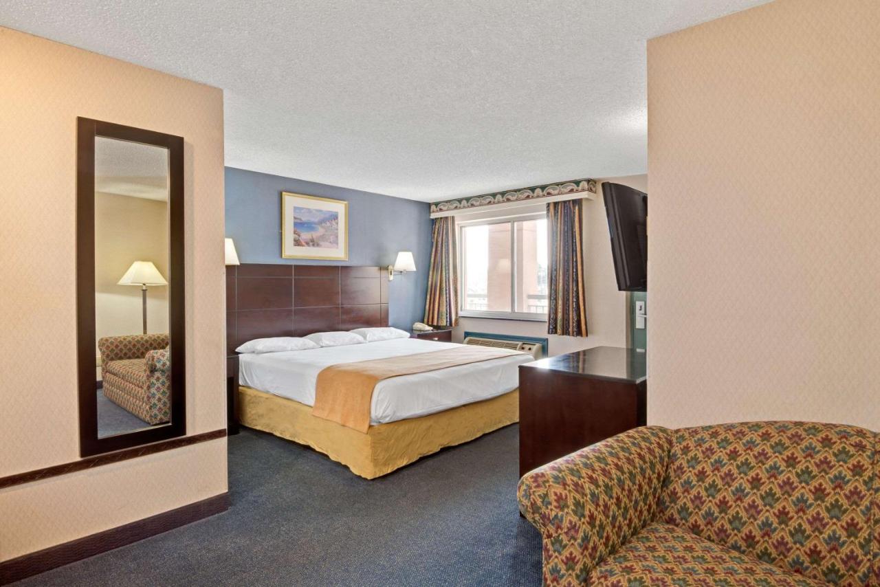 King Room - Non-Smoking at Super 8 by Wyndham Milford/New Haven