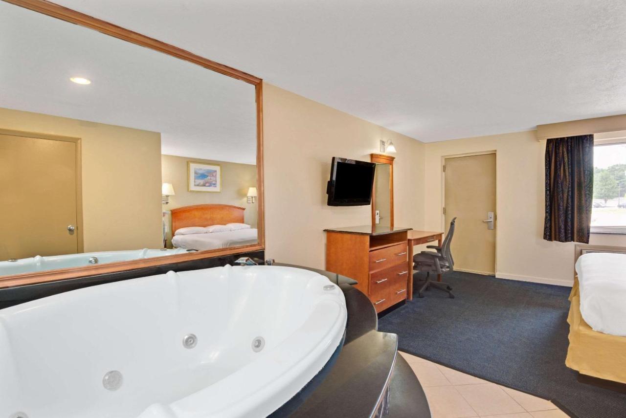 Studio Suite with a King Bed, Non-Smoking at Super 8 by Wyndham Milford/New Haven