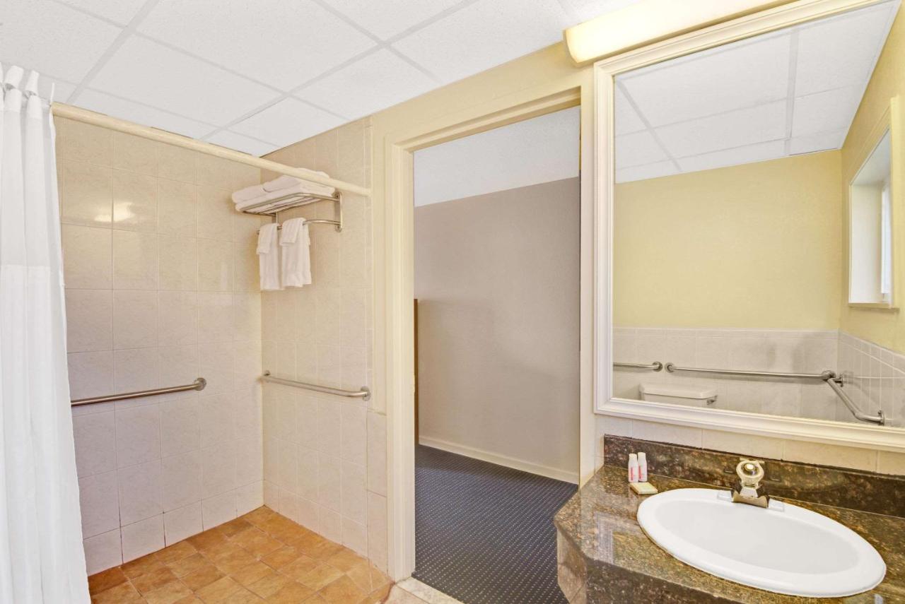 King Room - Disability Access - Non-Smoking at Super 8 by Wyndham Milford/New Haven