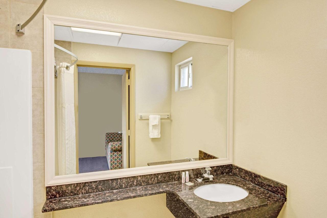 King Room - Non-Smoking at Super 8 by Wyndham Milford/New Haven