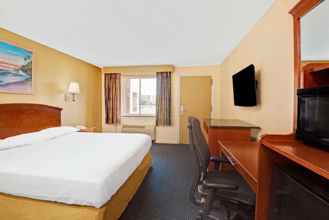 King Room - Smoking at Super 8 by Wyndham Milford/New Haven