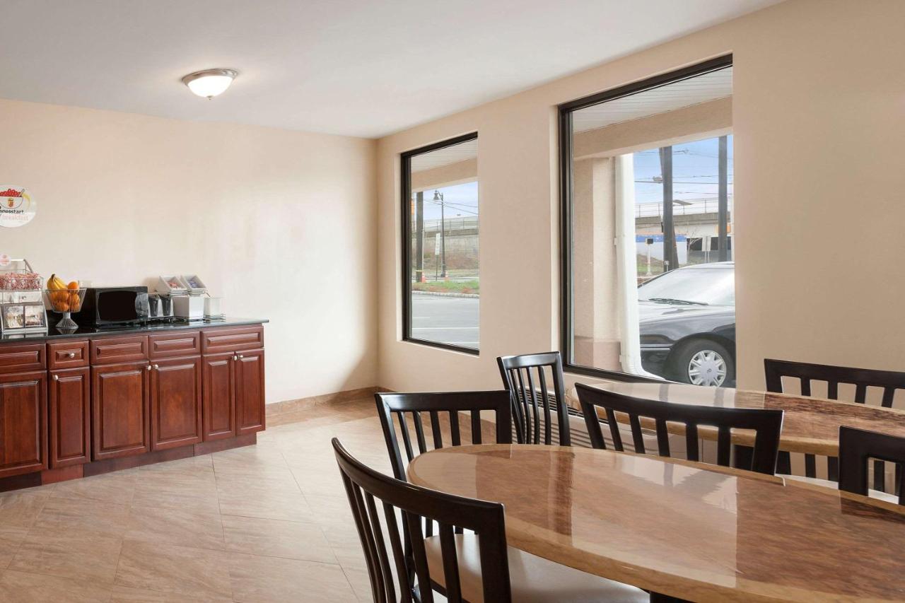  | Super 8 by Wyndham Rahway/Newark