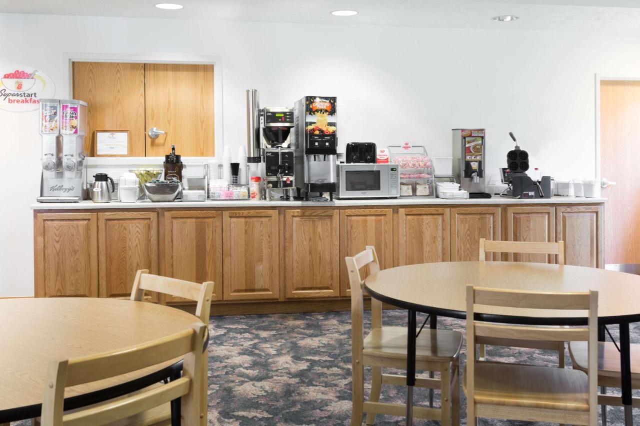 | Super 8 by Wyndham Alma