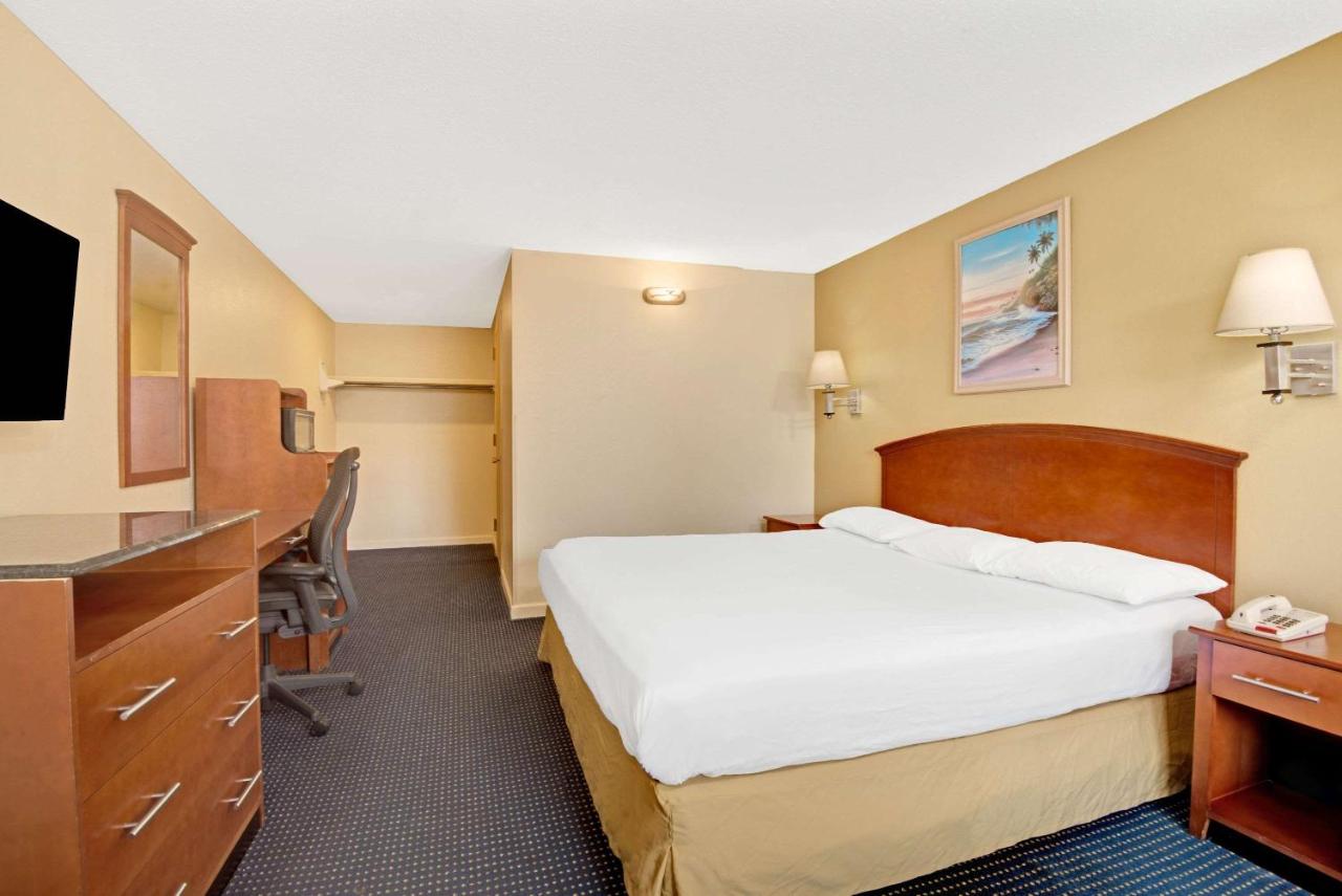King Room - Disability Access - Non-Smoking at Super 8 by Wyndham Milford/New Haven